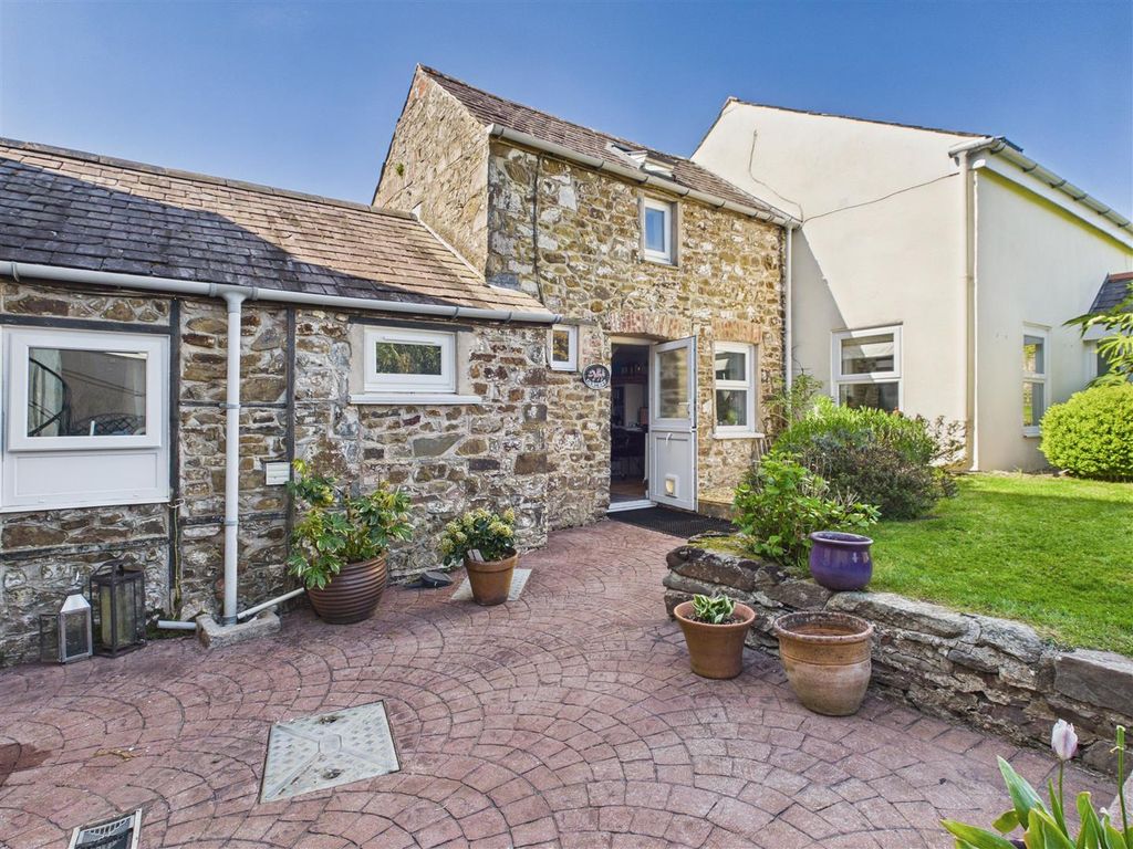 Property photo 3 of 48 The Owners' Cottage