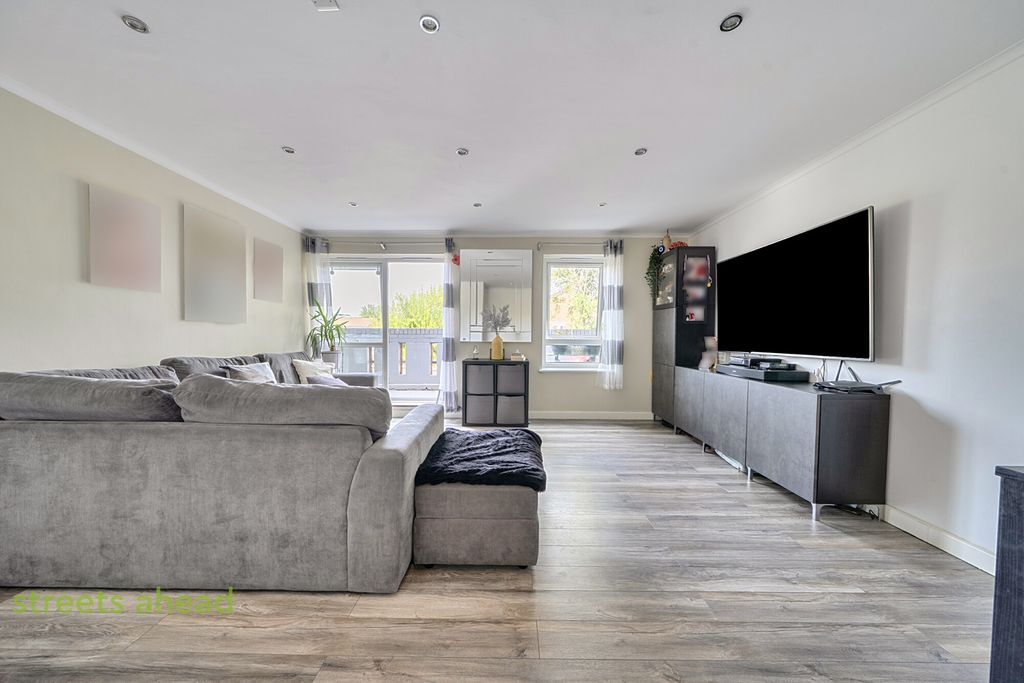 Property photo 2 of 16 9Ddf9736-8198-463...