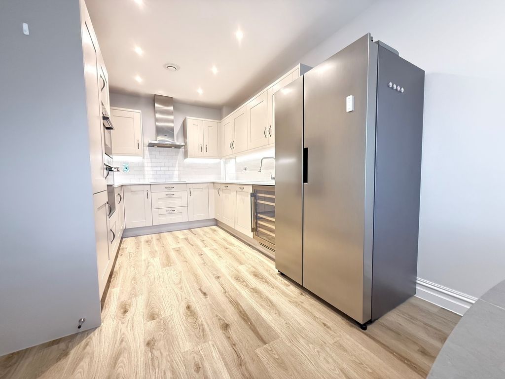 Property photo 3 of 11 Kitchen 2