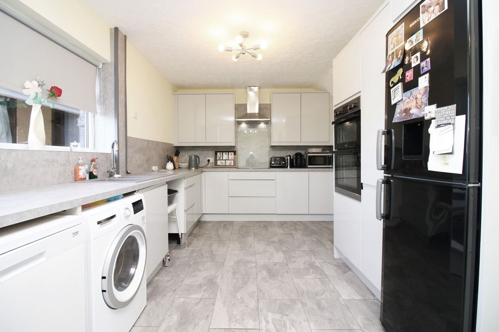 Property photo 2 of 23