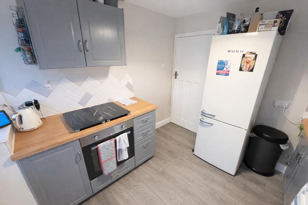 Property photo 3 of 7 Kitchen.Png