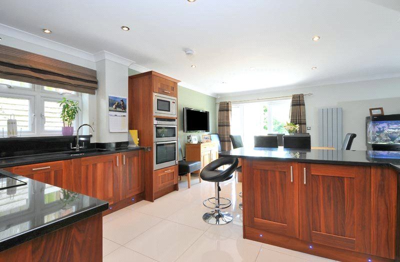 Property photo 2 of 8 Open Plan Kitchen