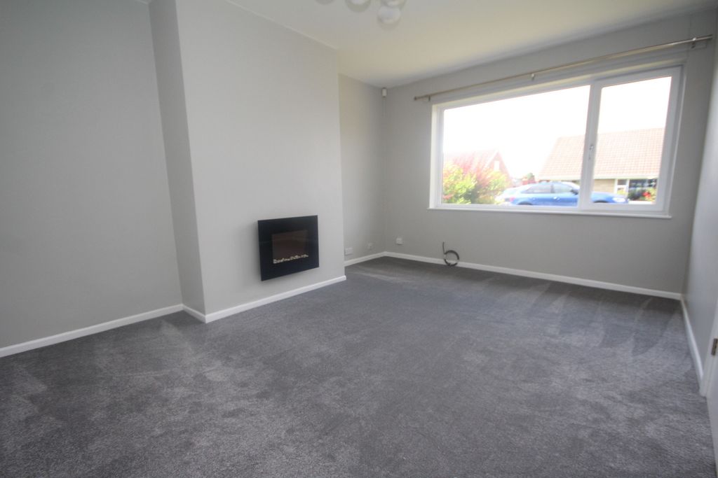 Property photo 3 of 12 Lounge