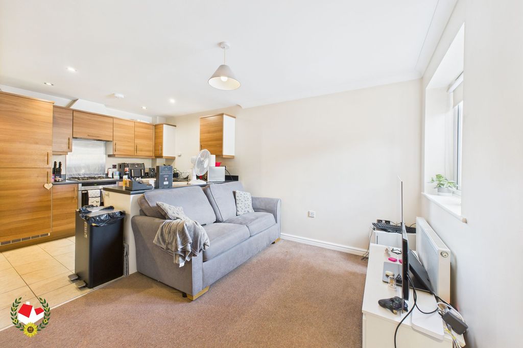 Property photo 3 of 9