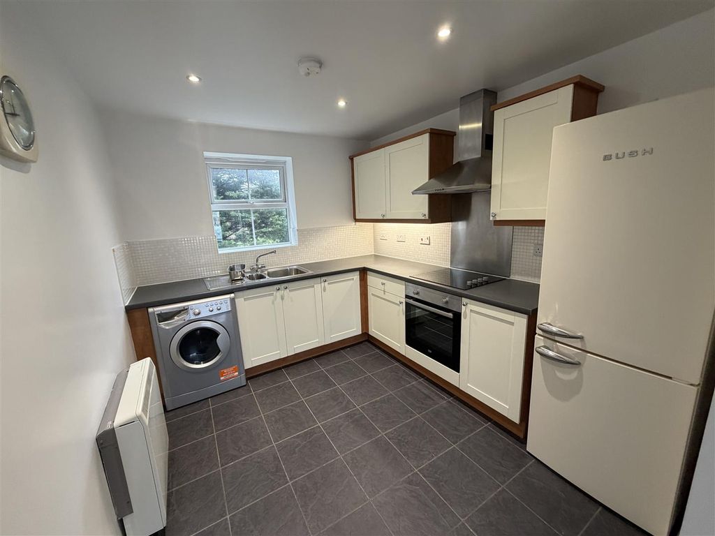 Property photo 2 of 9 Kitchen