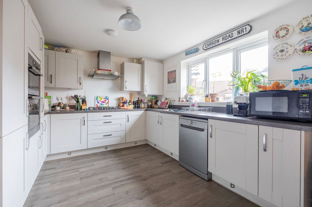 Property photo 2 of 24