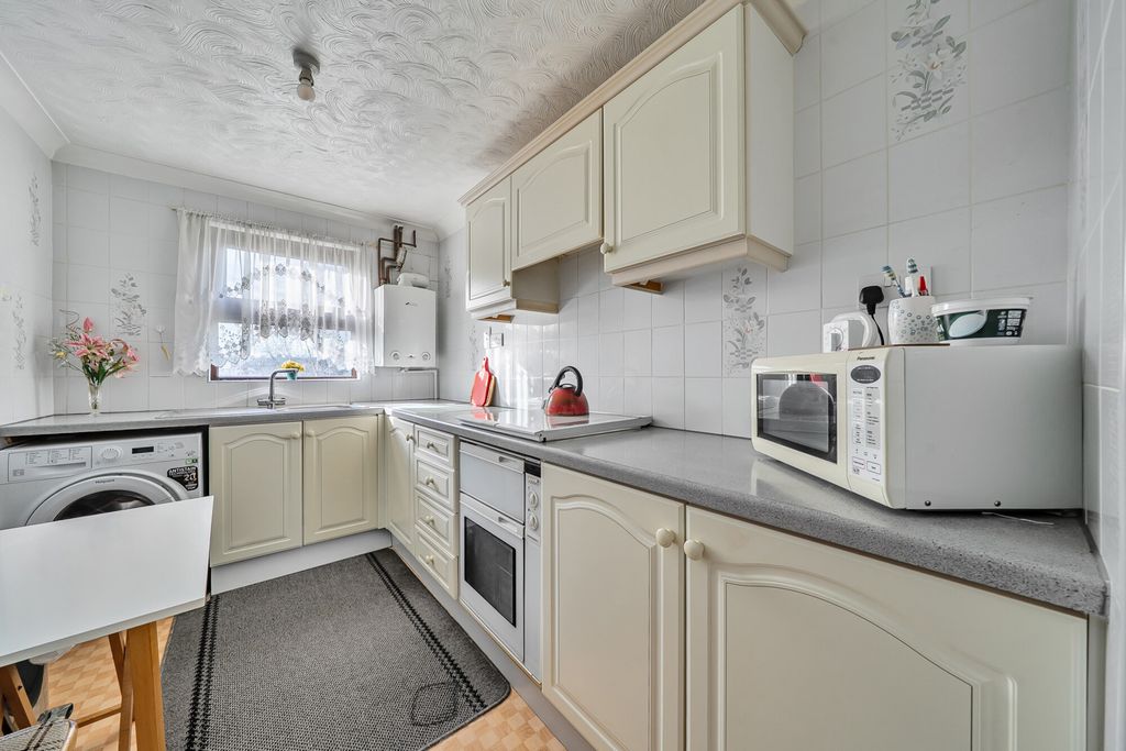 Property photo 3 of 12 Kitchen