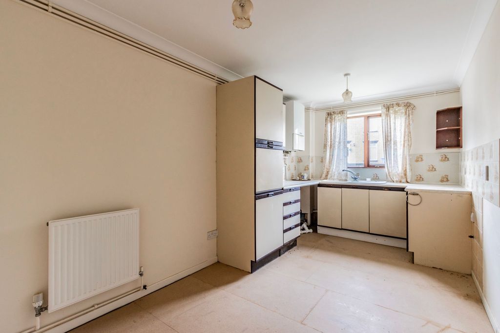 Property photo 2 of 10