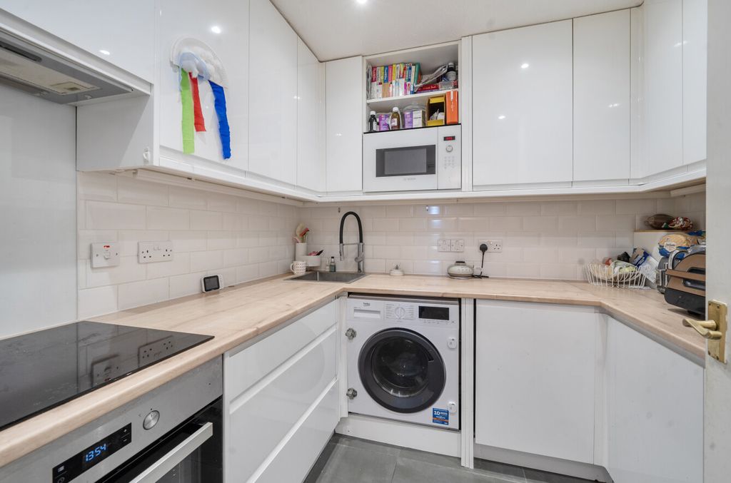Property photo 2 of 9 1446573-5-69Ea1Fc...