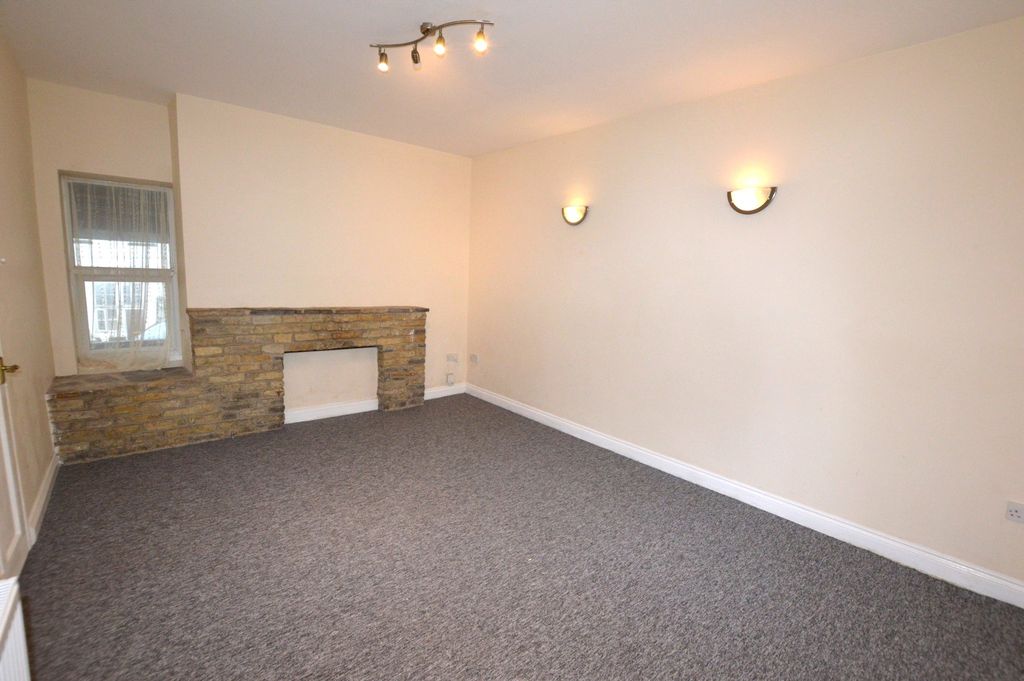 Property photo 2 of 10 Lounge