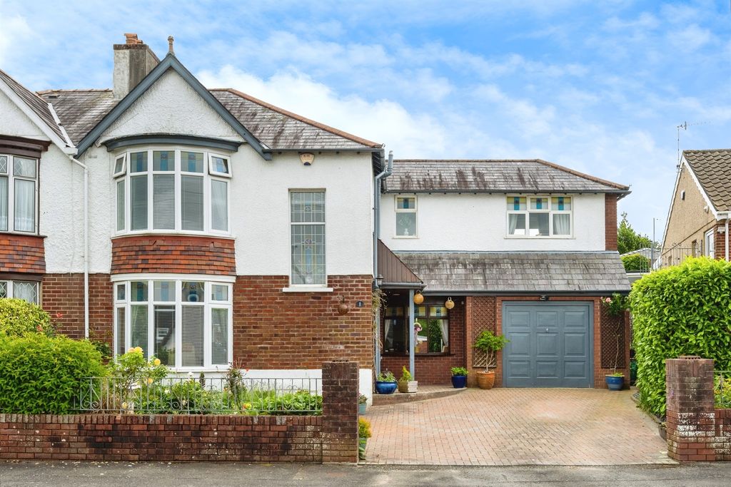 Property photo 2 of 17