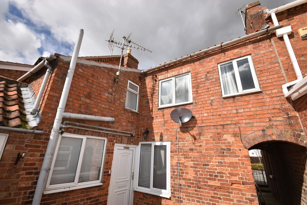 Property photo 2 of 8
