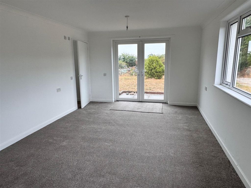 Property photo 2 of 9 2nd Lounge.Jpg