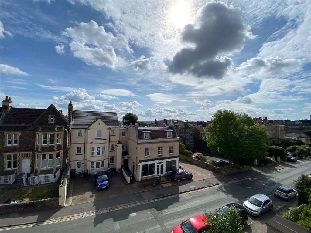 Property photo 3 of 8 Picture No. 02