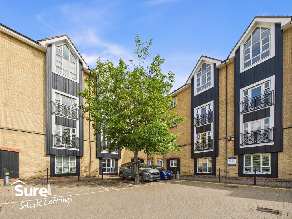 Property photo 1 of 18 1015040