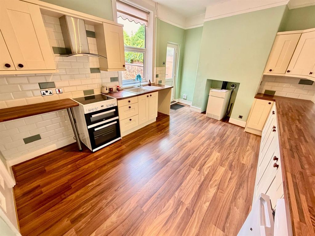 Property photo 2 of 13 83A5520c-A3B2-4295-Bb87-F103cc6393A6.Jpg
