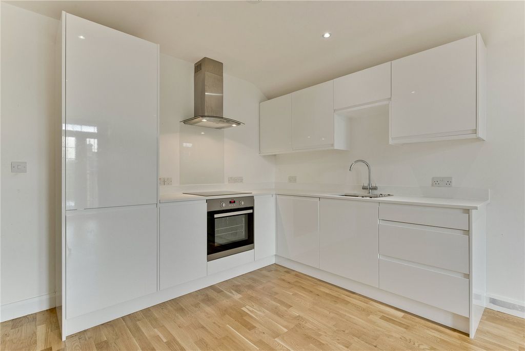 Property photo 3 of 8 Kitchen