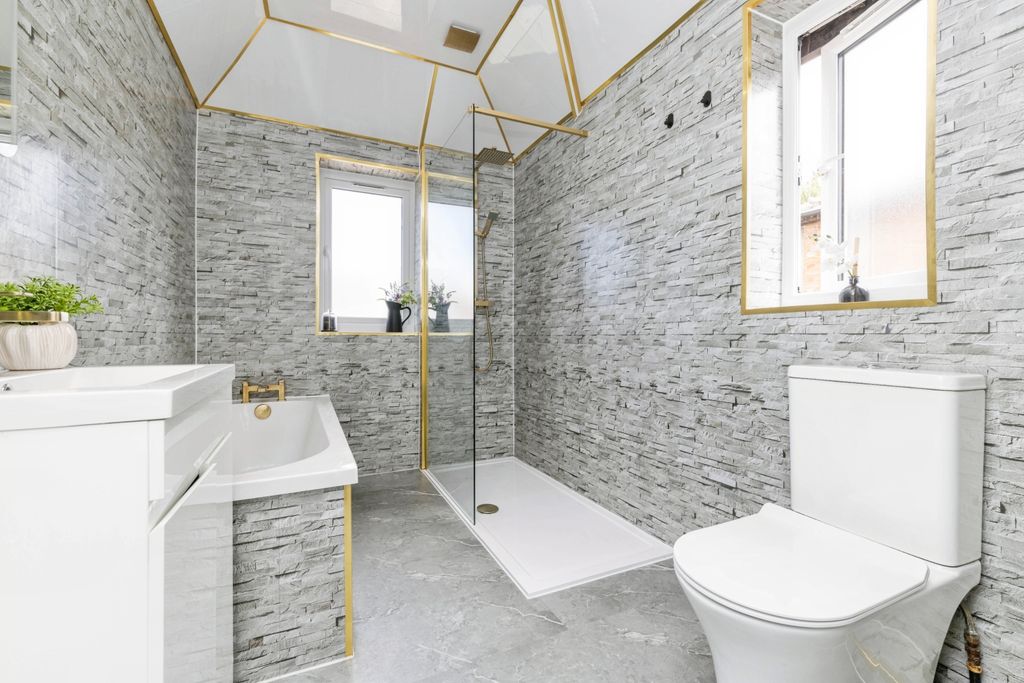 Property photo 3 of 15 Bathroom