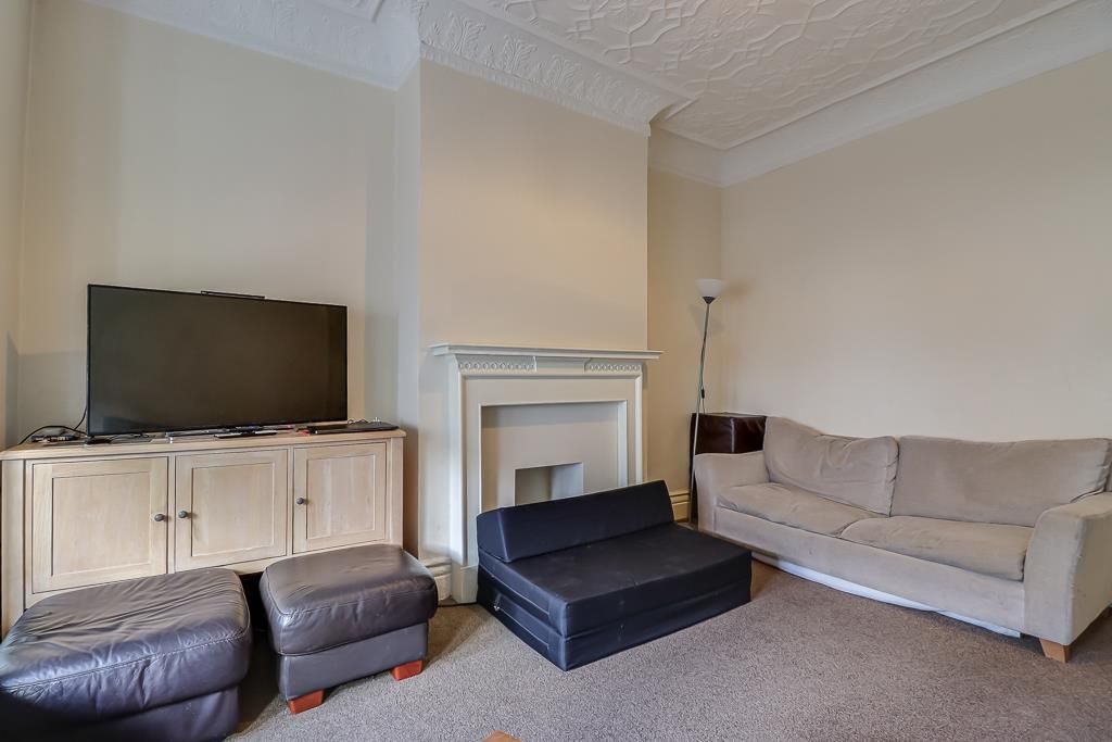 Property photo 3 of 24 Lounge