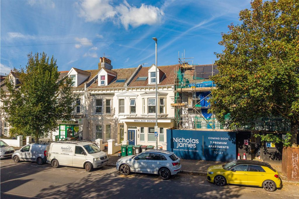 Property photo 1 of 12 45 Portland Road-14.Jpg