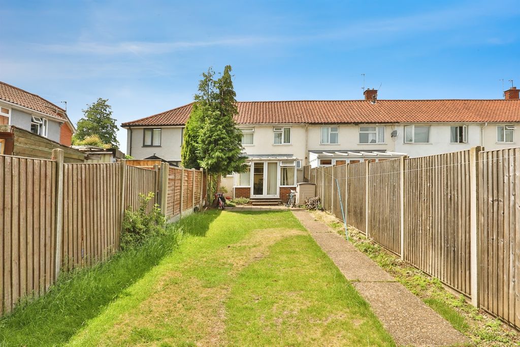 Property photo 2 of 17