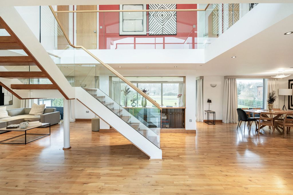 Property photo 3 of 20