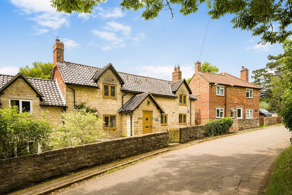 Property photo 1 of 32