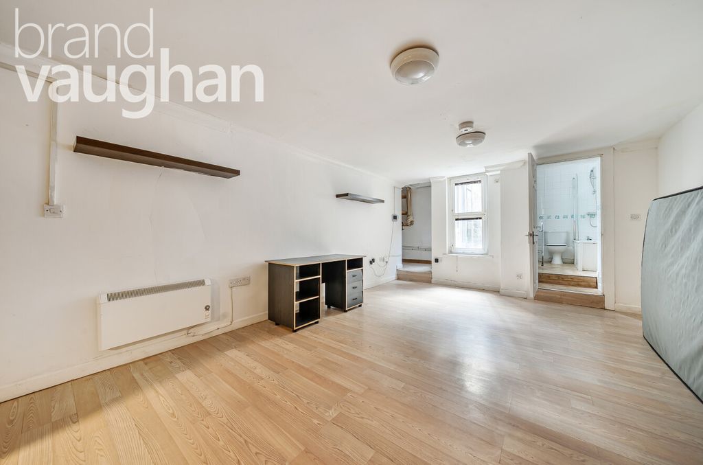 Property photo 1 of 8 Studio Room