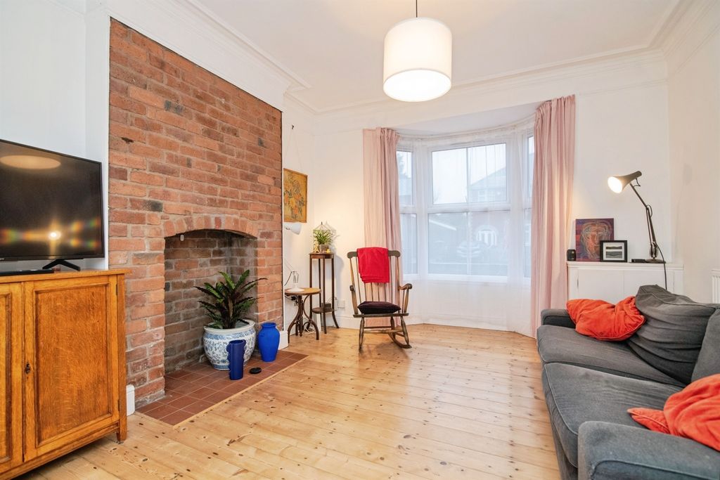 Property photo 2 of 19