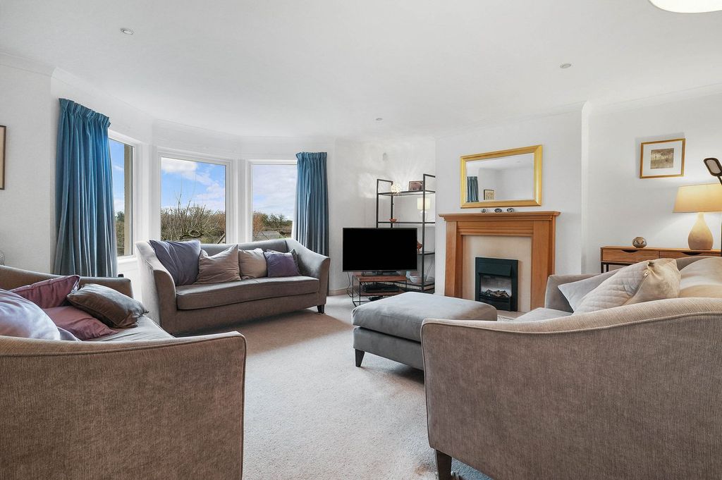 Property photo 3 of 24