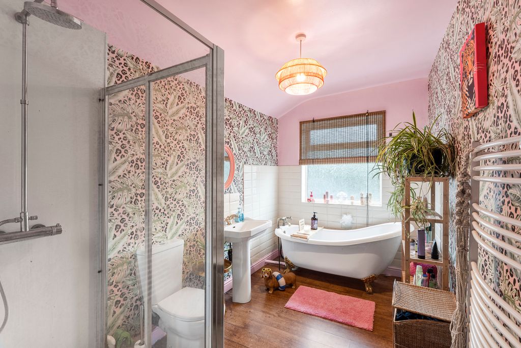 Property photo 3 of 15 Bathroom