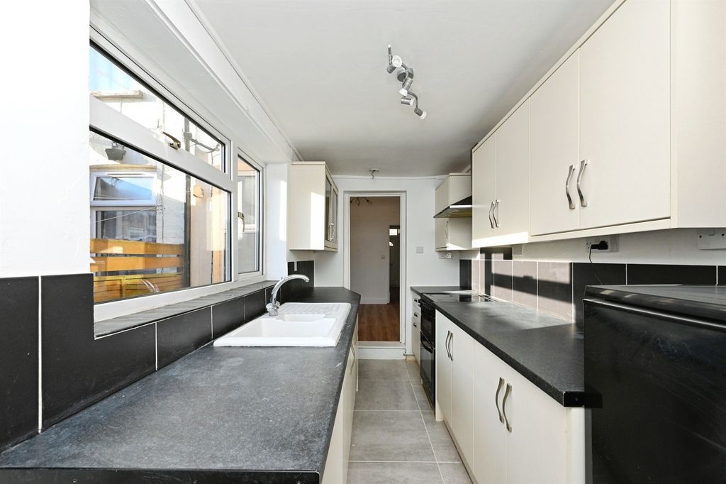 Property photo 2 of 19 Bedroom