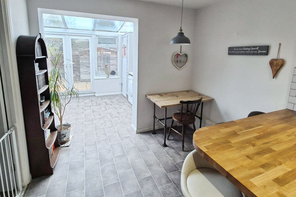 Property photo 3 of 20 Kitchen / Breakfast Room