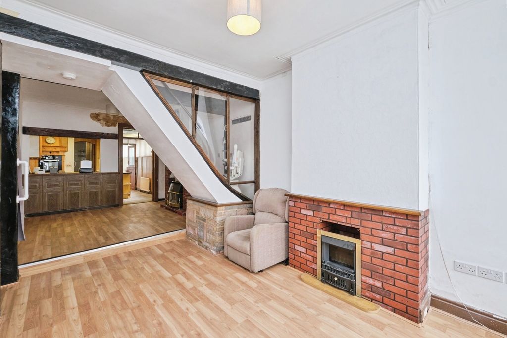 Property photo 2 of 22 Pbox-Img.Jpg