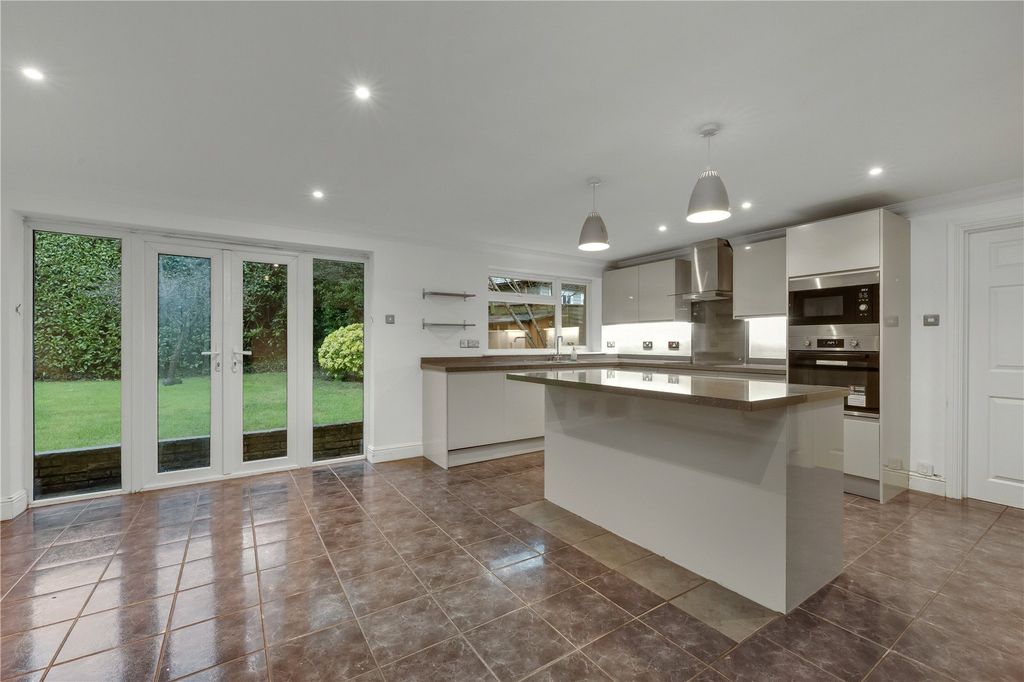 Property photo 3 of 14 Kitchen/Dining