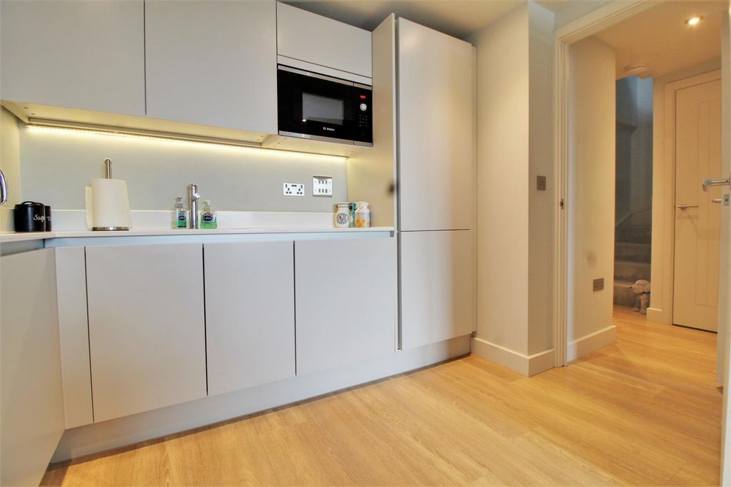 Property photo 2 of 8 Kitchen