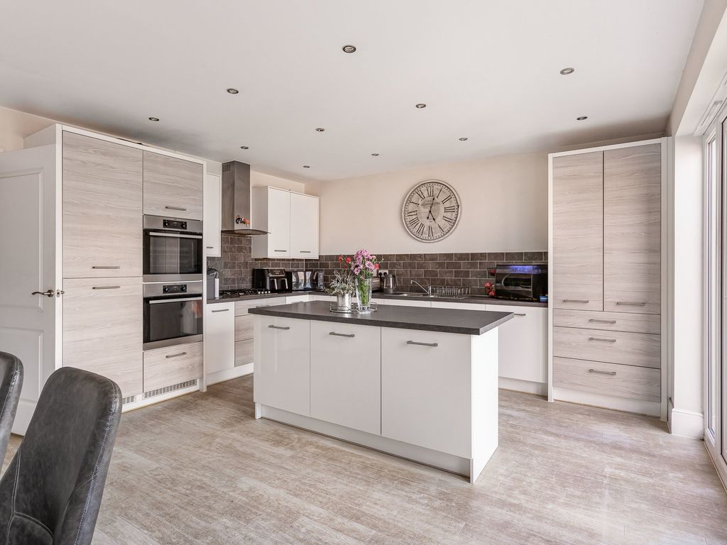 Property photo 2 of 28