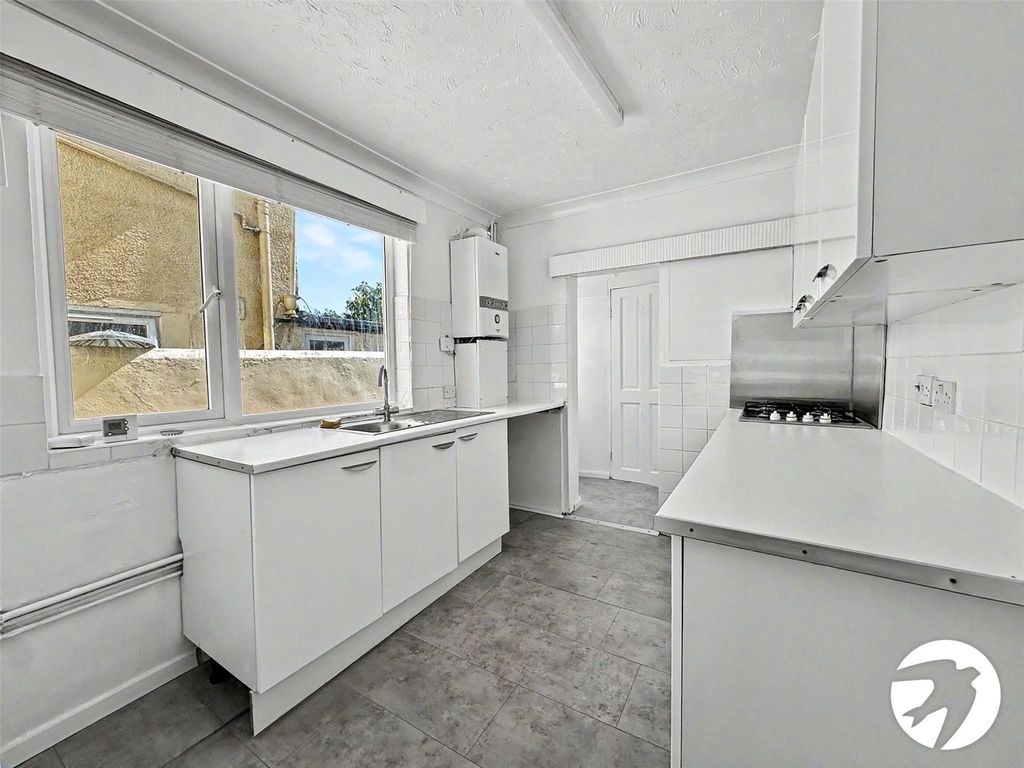 Property photo 2 of 10 Kitchen