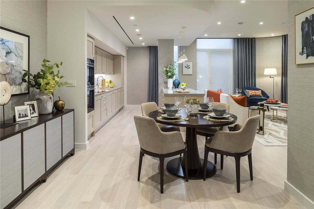 Property photo 1 of 16 Show Flat Kit/Dining