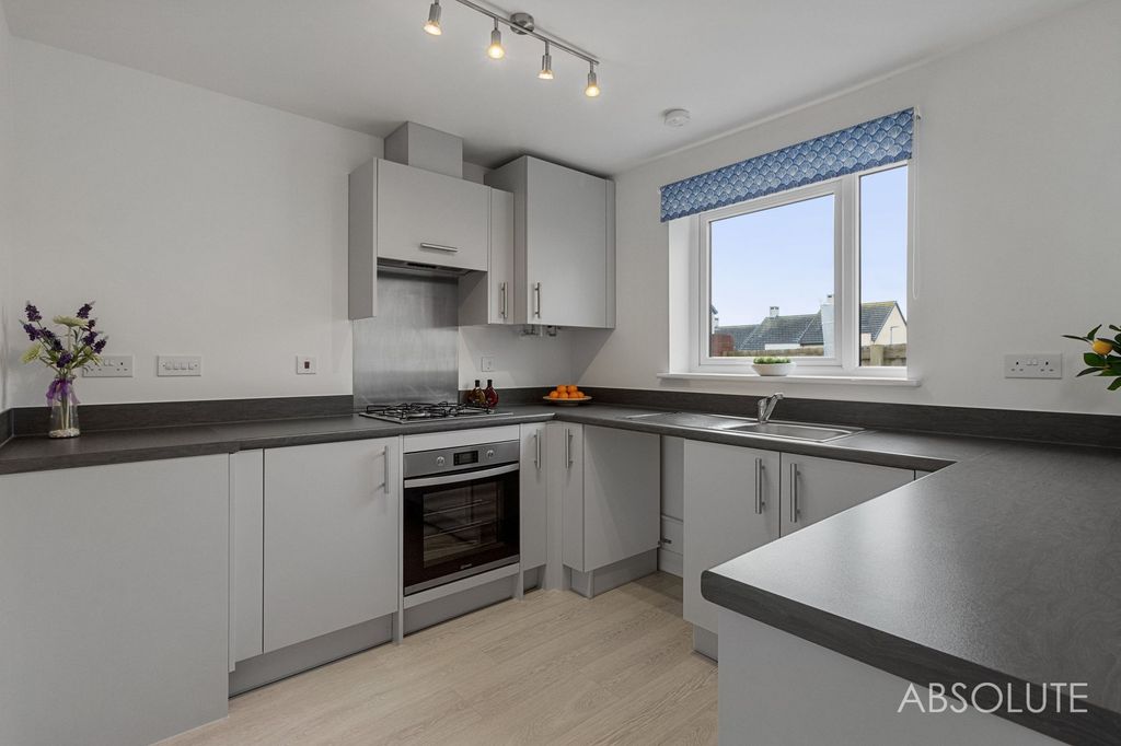 Property photo 3 of 17 Kitchen