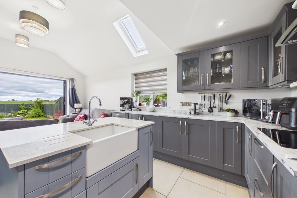 Property photo 2 of 31 Ewemove - Spalding - Weston Hills - Kitchen-Livin