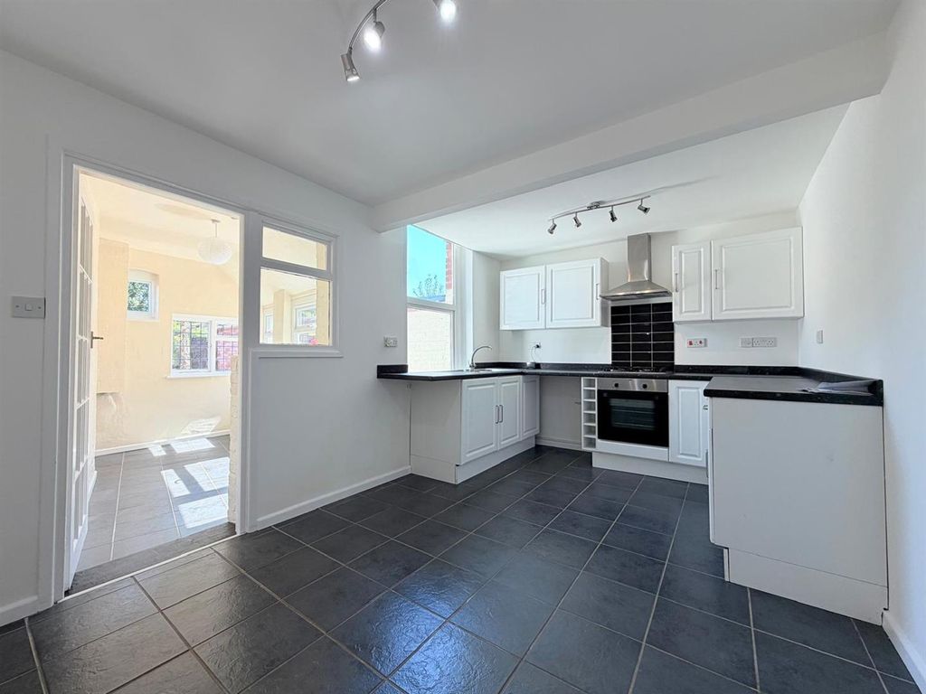 Property photo 3 of 10 Kitchen/Diner