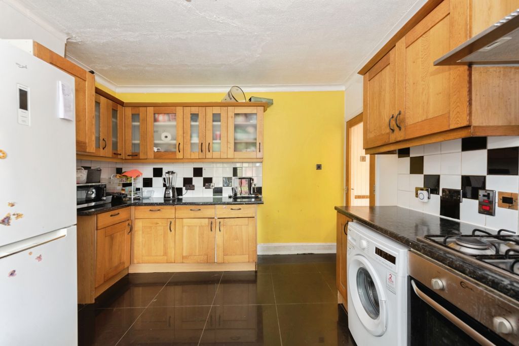 Property photo 2 of 19 Whitton20Of32