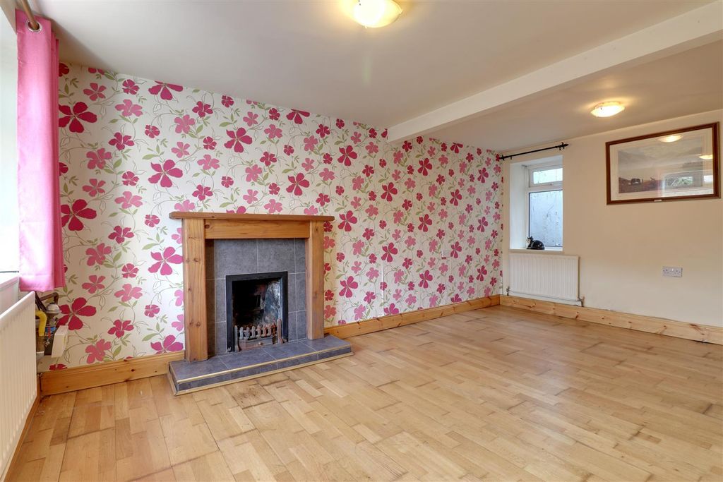 Property photo 2 of 11 Lounge