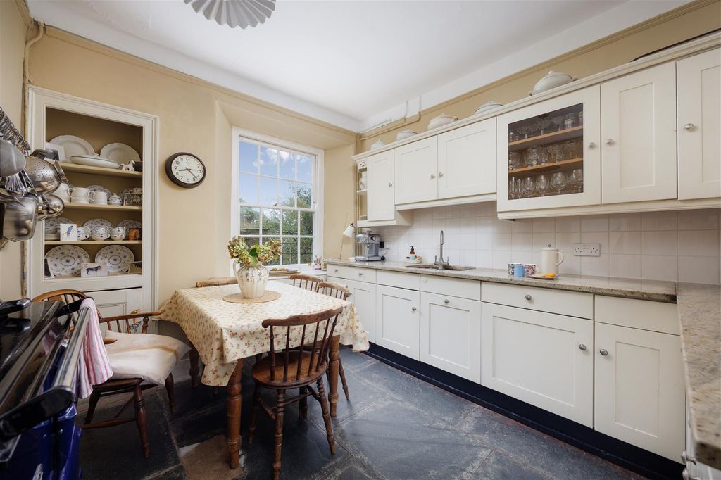 Property photo 2 of 40