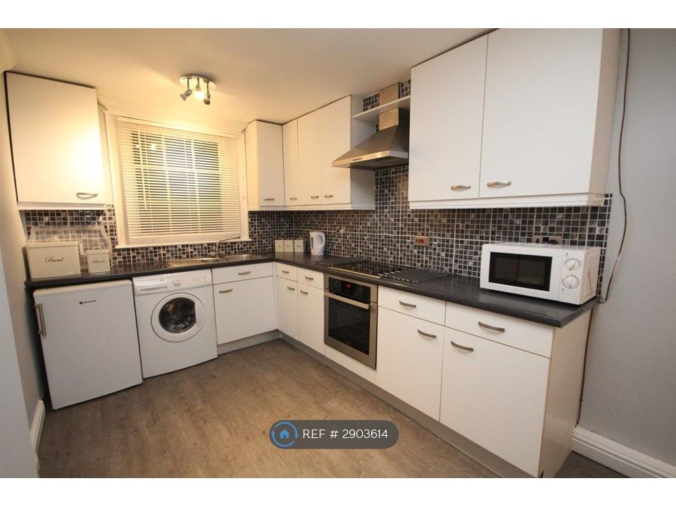 Property photo 3 of 7 Kitchen