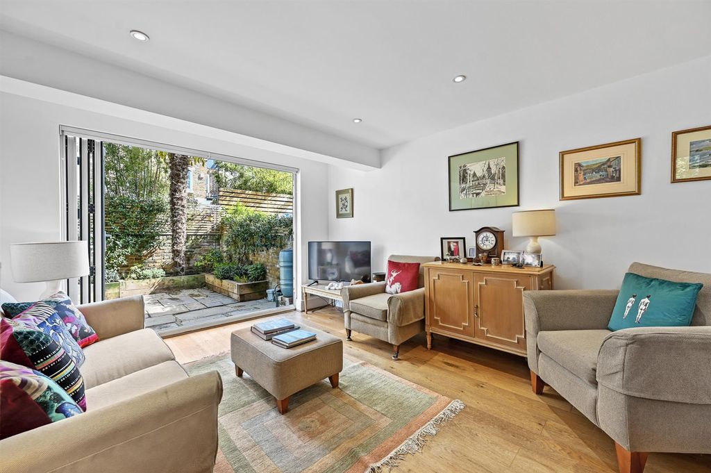 Property photo 2 of 12 Masbro Road