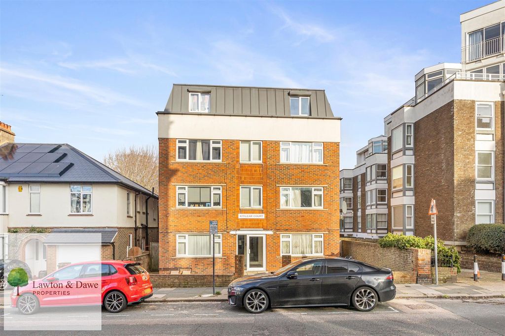 Property photo 1 of 13 Kitilear Court 1, 15 Lansdowne Road_014.Jpg