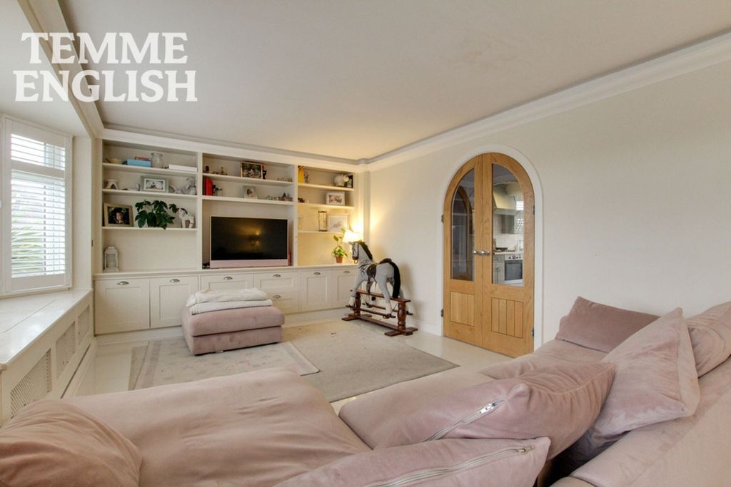 Property photo 3 of 17