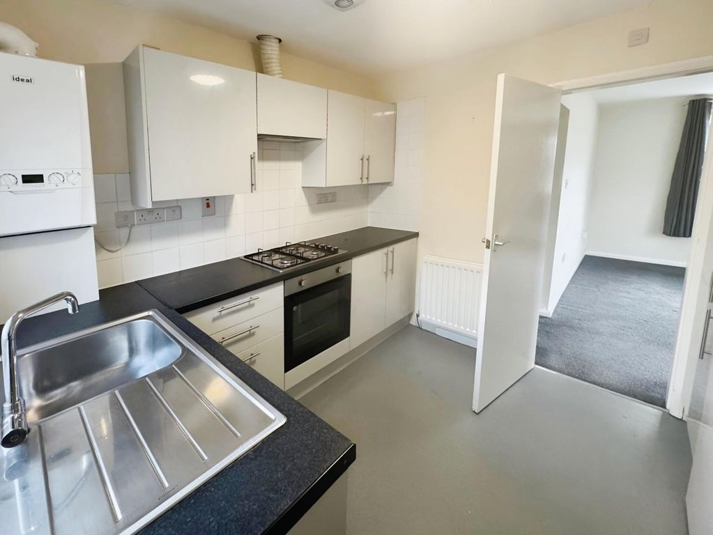 Property photo 3 of 12 Kitchen